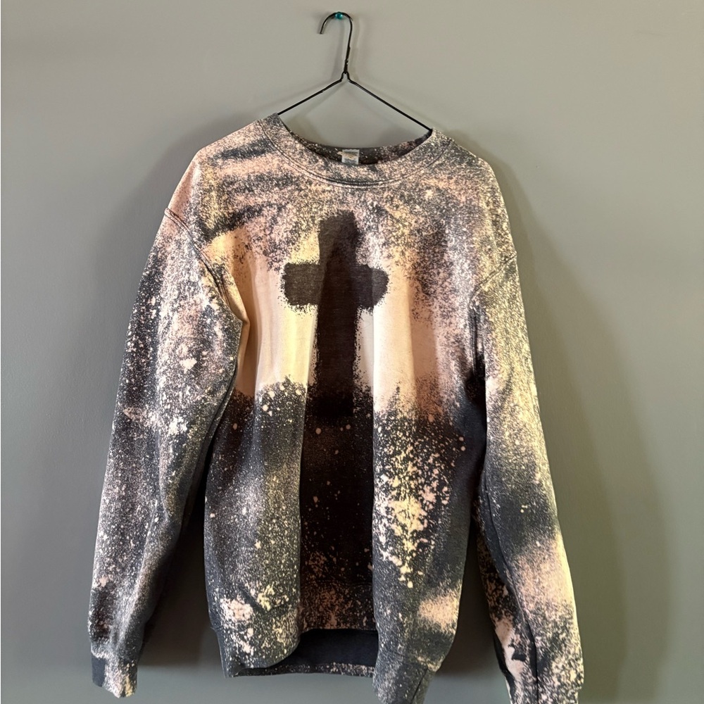 Gildan Black and Cream Crew Neck Sweater